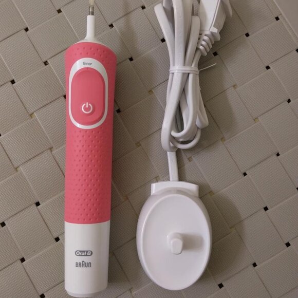 Oral-B Vitality FlossAction Rechargeable Electric Toothbrush, Pink - Picture 1 of 12